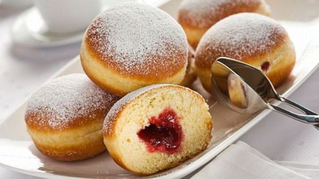 marmelade filled bismarck doughnuts